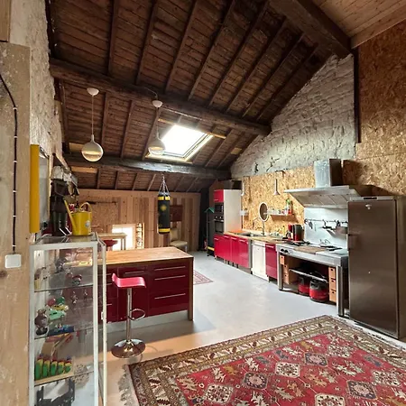 Le Grenier De La Place D'isly Apartment